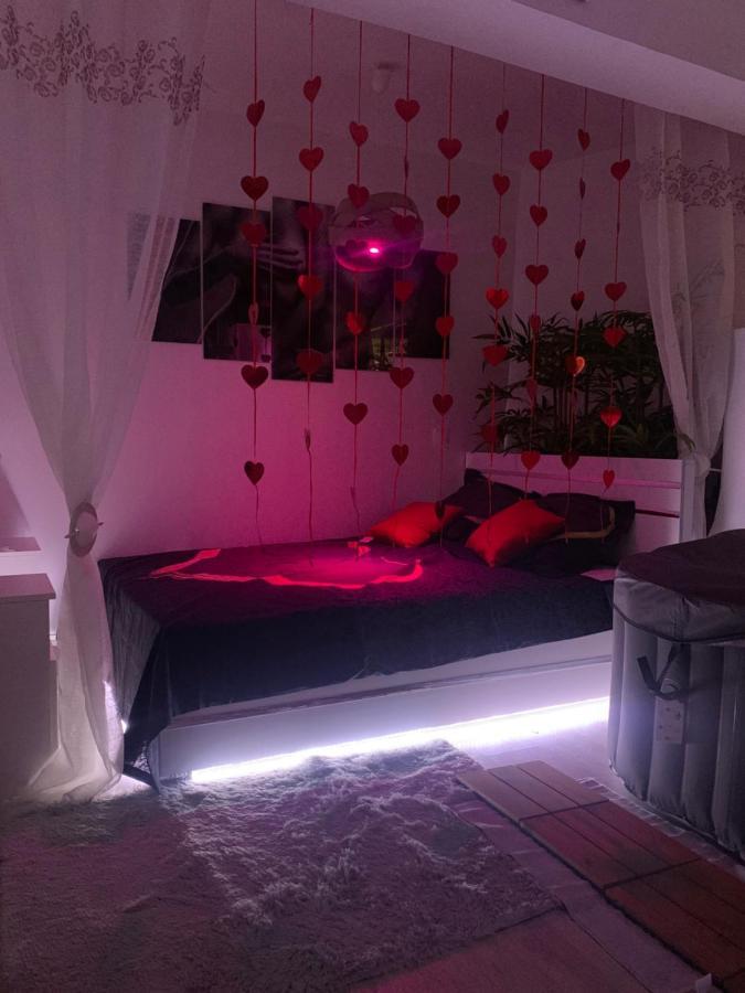 Appartement Avec jacuzzi privatif cocon d'amour Valenton Extérieur photo